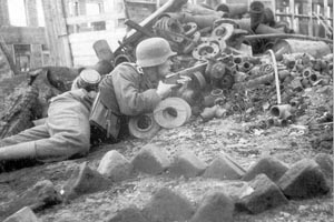Soldado aleman con una PPSH41 en Stalingrado