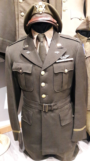 Uniforme de piloto USAAF, perteneciente al teniente de 1ª Robert E. Jordan piloto de bombardero B17 401st Bomb Group 8th AAF