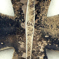 Marcaje de la cruz concava "65" Klein & Quenzer, Idar/Oberstein variante 2