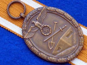 Anverso de la original "Medalla del Muro del Atlántico"