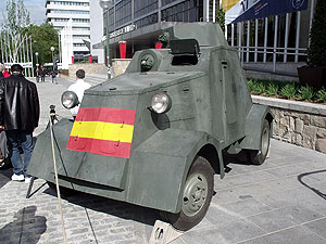 Vehiculo de recreación historia de la Guerra Civil Española - Feria No Sólo Militaria 2012