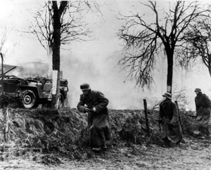 Soldados de la Wehrmacht durante la ofensiva de las Ardenas 1944 Reichenberg