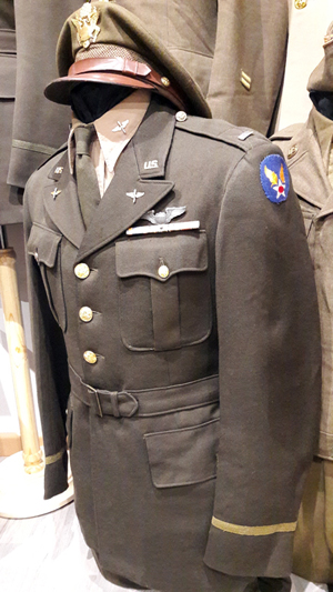 Uniforme de piloto USAAF, perteneciente al teniente de 1ª Robert E. Jordan piloto de bombardero B17 401st bomb group 8th AAF