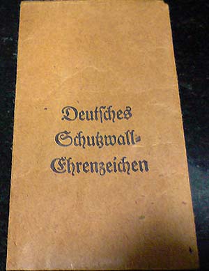 Anverso del sobre de la Medalla del Muro Atlántico con la inscripción "Deutfches Schubwall-Ehrenzeichen"